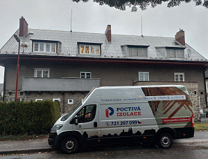 Zateplení stropu bytu pomocí foukané izolace